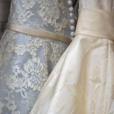 Basiswissen Teil 1 - Brautkleidfarben - Welcher Farbton steht mir? Basiswissen Teil 1 - Brautkleidfarben - Welcher Farbton steht mir?